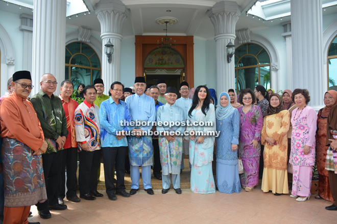 Taib, Ragad and others in their entourage at the residence of Datuk Yusop Sani Wahab (sixth left). 