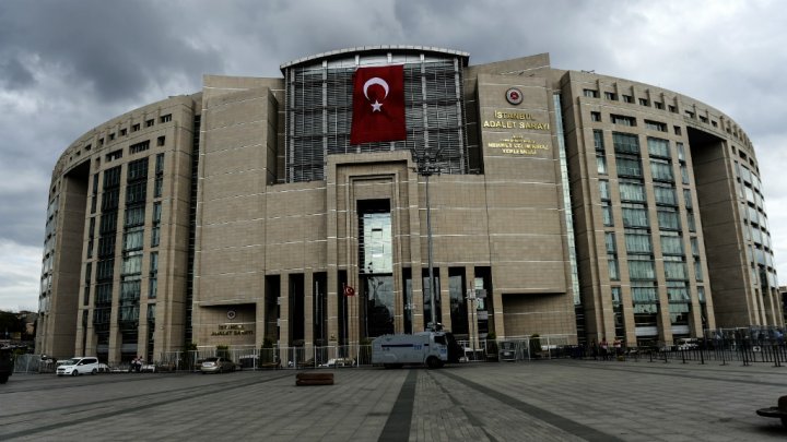 A photo taken on July 20, 2016 shows a Turkish flag on the Istanbul Justice Palace. Photo by AFP