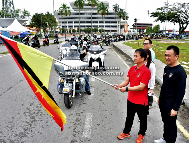 Hii all set to flag-off the bikers at Sibu Town Square Phase 2. 