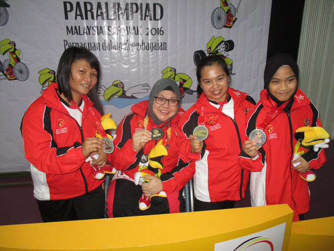 (From lef) State powerlifters Sona Agon, Norfariza Mortadza, Bibiana Ahmad and Nurul Rabiatul posing with their medals.