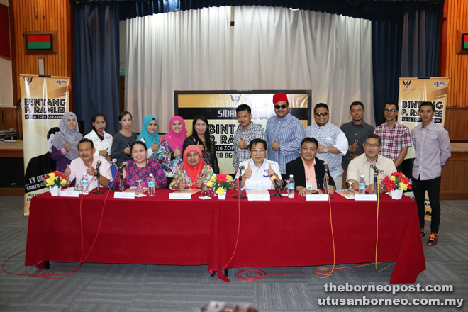 Zaidi (seated, second right) and Jamel (third right) with other organising committee members and participants of Bintang P. Ramlee Ke-16 Zon Sarawak and Wanita Lagu Era P. Ramlee at a press conference.
