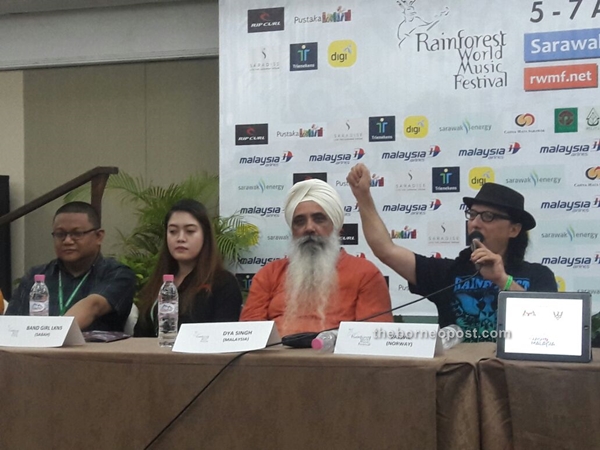 Vassvik (right) with Dya Singh (second right) and representatives of Band Girls LKNS during the press conference.