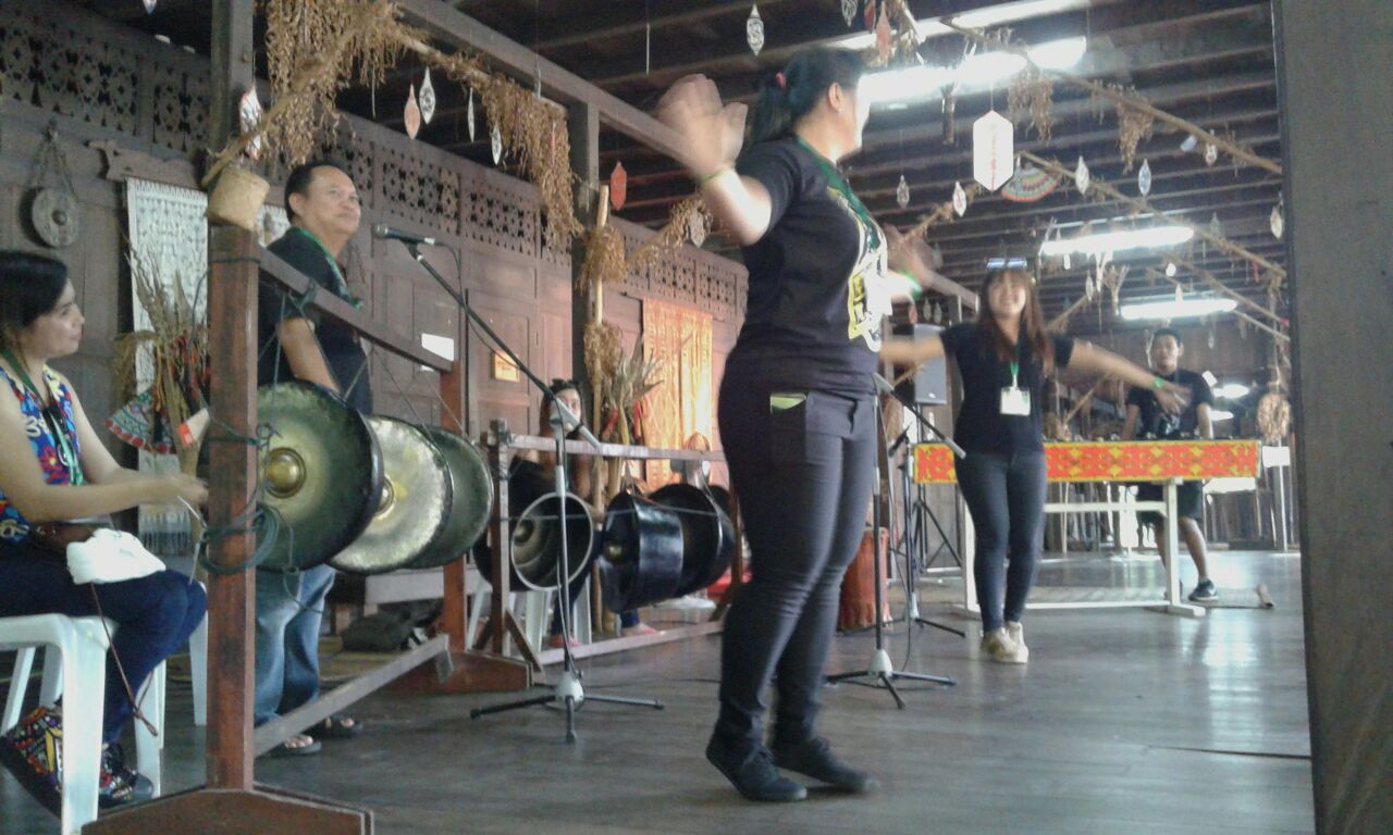 Band Girls of Sabah performing the Sumazau dance