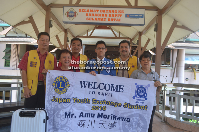 Amu is welcomed by Lions Club of Kapit members. From right are club president Jenny Yii, Ma, president elect Ong Hwang Seng, Sng Geok Yien and Sii Bang Ee.