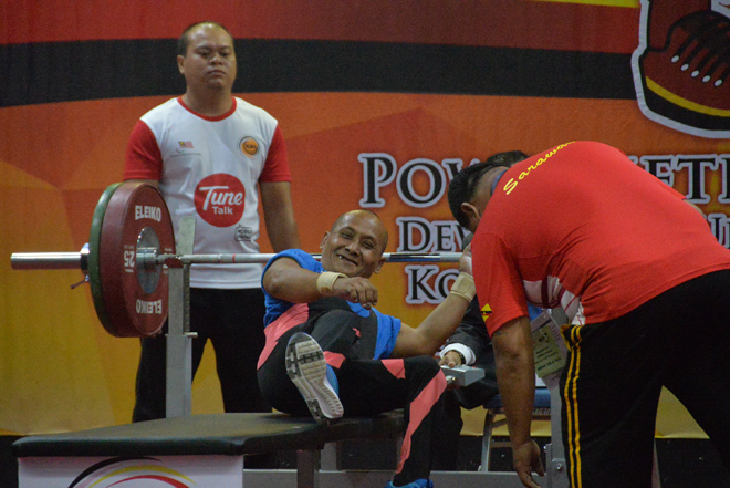 Gustin Jenang getting ready to lift his final attempt to clinch the gold medal in the men’s 59kg category. 