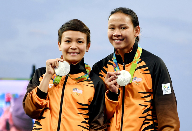 Cheong Jun Hoong and her partner Pandelela winning the silver medal in the 10m synchronised diving. — Bernama photo