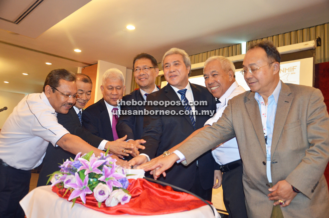 (From right) Baya, Mohd Yusoff, Awang Tengah, Julaihi, Ahmad Ramli, Naroden and Othman jointly launch the forum. 