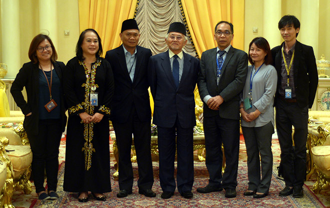 Taib with journalists from See Hua Group after the interview at the Astana.