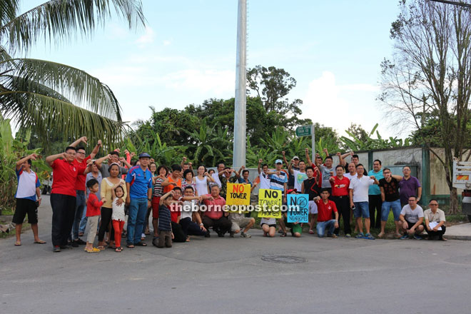 Chong (standing front, fourth right) giving the thumbs down with residents of Stampin Tengah, Hakka Avenue and their surrounding areas to signify their objection to the construction of a telecommunication tower in their neighbourhood. (file photo)