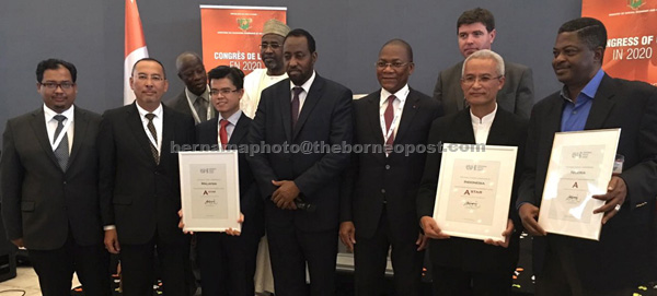 Pos Malaysia was awarded Level A* (A-Star) for Quality Management Certification at the 26th Universal Postal Union Congress 2016 in Istanbul, Turkey. Accepting the certification award on behalf of Pos Malaysia was Mohd Shukrie (third left) witnessed by Jailani (second left). — Bernama photo