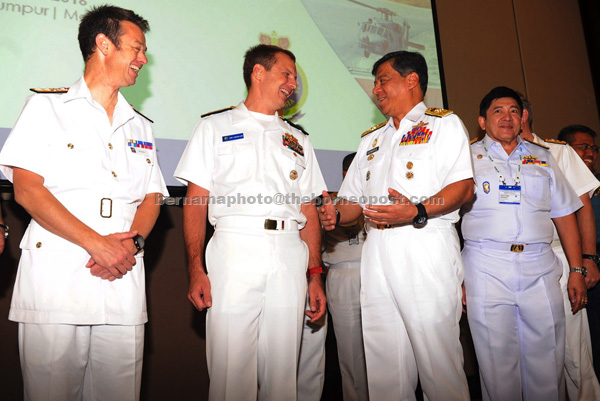 Ahmad Kamarulzaman (second right) shares a light moment with delegation members after photo-call during the opening the Maritime Warfare Asia 2016 conference. — Bernama photo