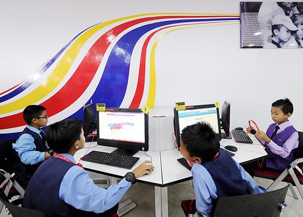 A group of students making use of the facilities at the 1Malaysia Internet centre in Rompin on Aug 11. While it is next to impossible to monitor the children’s each and every activity and interaction over the virtual world, there are certain things that parents and guardians could still do. — Bernama file photo