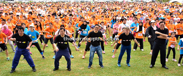 Lau (front, second left) together with other VIPs joining a sea of participants during the warming-up session.