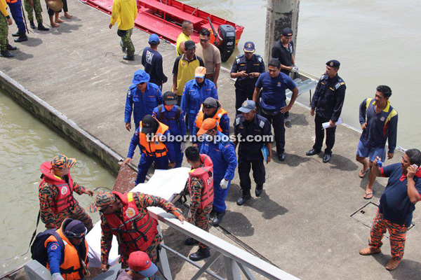 Razali’s remains arrive at the Tun Abang Salahuddin Maritime Complex in Muara Tebas.