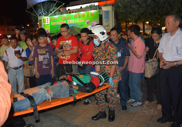 Sibu Municipal Council chairman Datuk Tiong Thai King (right) looks on as firemen carry an ‘injured’ victim during a firepoint programme in this file picture.