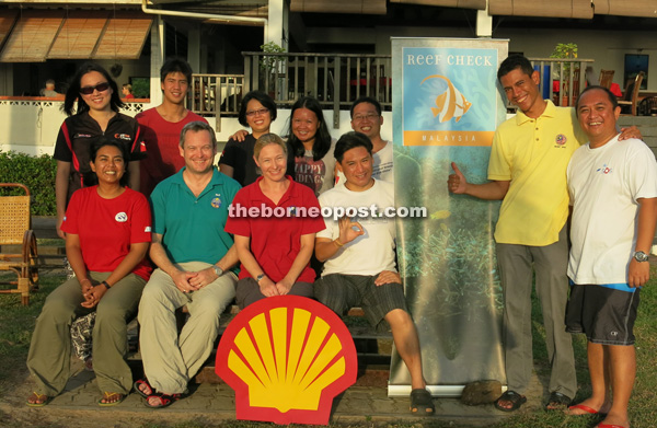 (From front row left) – Joyce with other Eco-divers and RCM Trainers in Miri in May 2015.