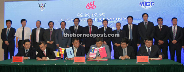 Ismawi (second left) signing the MoU on behalf of Sarawak Government with Xinwuan Steel president Wang Wenan (third left) and MCC Overseas vice-president Cheng Changan (fifth left) signing on behalf of their companies.