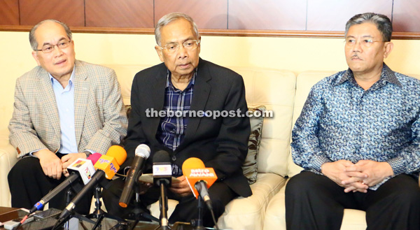 Adenan (centre) speaks at the news conference. Flanking him are Uggah (left) and Morshidi. — Photo by Muhammad Rais Sanusi (File Photo)