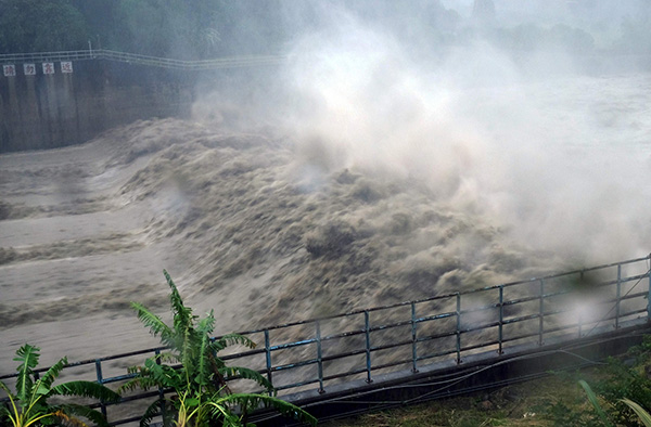 Churning waters in the Jhihtan Dam is seen in Xindian district, New Taipei City, as Typhoon Megi hits eastern Taiwan on Sept 27. – AFP photo