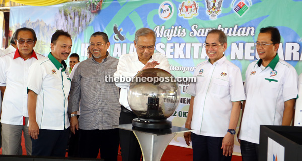 Adenan places his palm on the globe to launch the National Environment Day 2016. At second right is Wan Junaidi. —  Photo by Muhd Rais Sanusi and TSW 