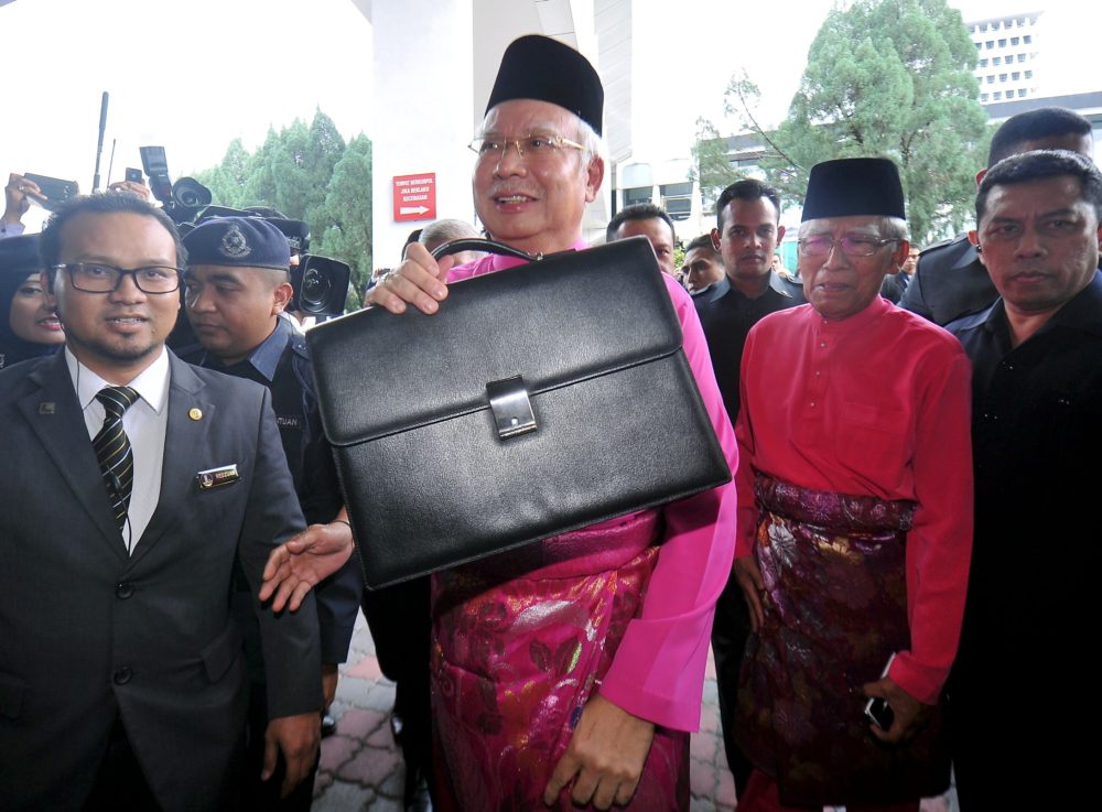 KUALA LUMPUR, 21 Okt -- BAJET 2017 ... Perdana Menteri Datuk Seri Najib Tun Razak ketika tiba di Parlimen untuk pembentangan Bajet 2017 hari ini. --fotoBERNAMA (2016) HAK CIPTA TERPELIHARA