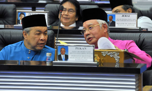 Najib (right) in discussion with his deputy Datuk Seri Dr Ahmad Zahid Hamidi prior to tabling the Budget 2017 at Parliament. — Bernama photo