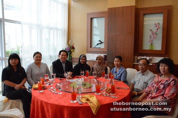 Ting (right) and Dr Norita Yasmin (fourth left) at the press conference. 