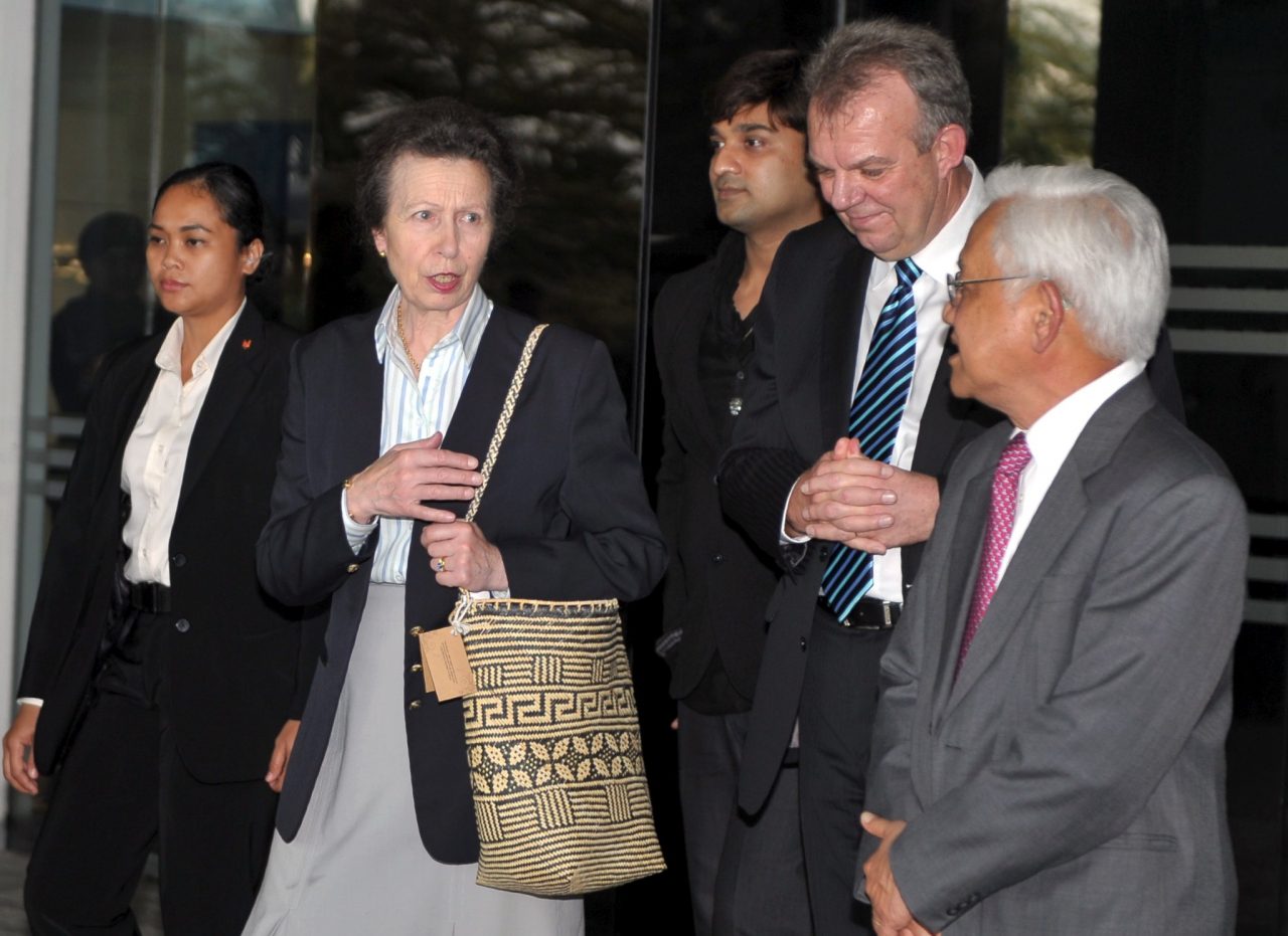 KUCHING, 30 Okt -- The Princess Royal, Princess Anne (dua, kiri) diiringi Ketua Pegawai Eksekutif Sarawak Energy Berhad, Torstein Dale Sjotveit (dua, kanan) dan Pengerusi SEB, Datuk Amar Abdul Hamed Sepawi (kanan) ketika melawat SEB) hari ini. --fotoBERNAMA (2016) HAK CIPTA TERPELIHARA