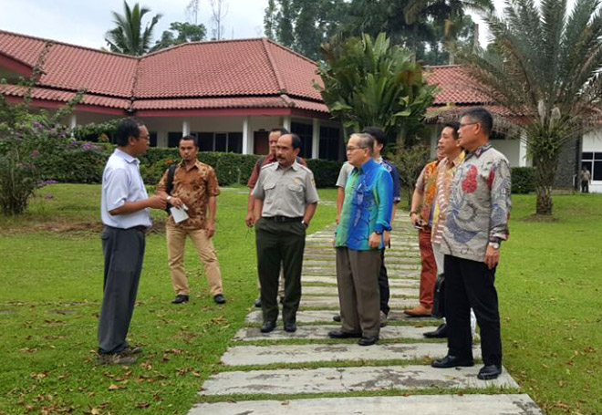 Uggah (middle) along with his team visiting a farm at Bogor, West Java, Indonesia to understand the work flow of farming.