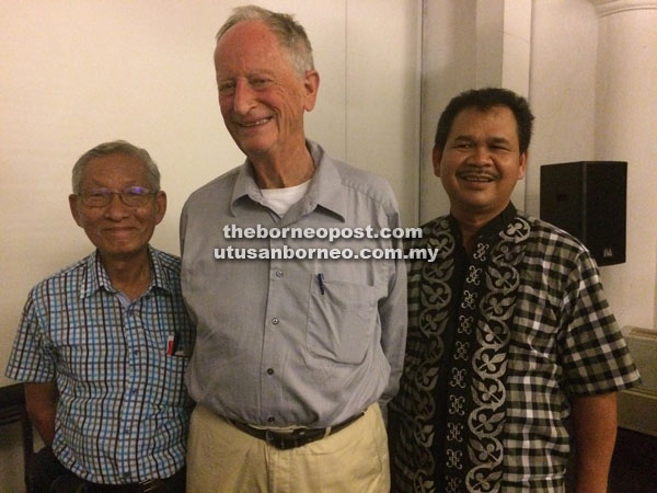 Dr Gathorne (centre) with Pahon (right) and Lim.