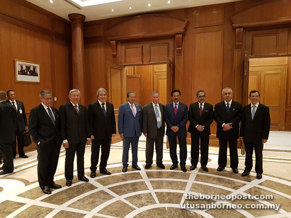 Awang Tengah (third left) in a group photo with Anifah (fourth left), Lim (fifth right), Musa (fourth right) and other federal cabinet ministers of Malaysia. 