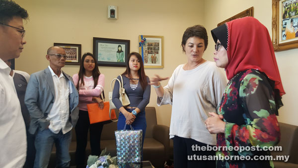 Fatimah (right) with representatives from Sarawak for Sarawakians (S4S) and Sadia at her office in Kuching yesterday. 