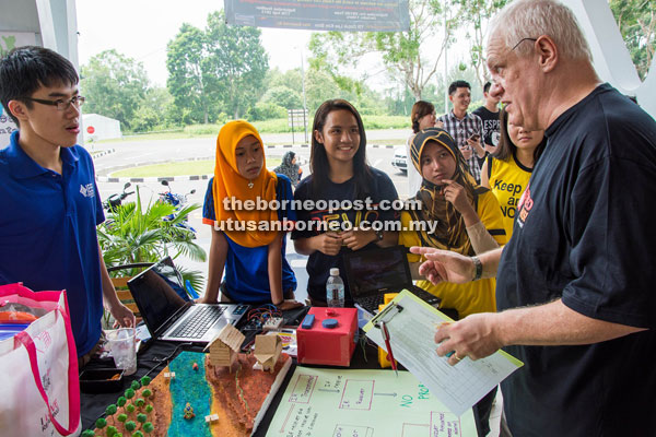 Curtin Sarawak pro vice-chancellor (right) with students and their mentor at last year’s showcase.