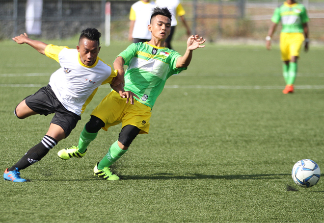 Footballers in action during the match in Sopma Games yesterday. 