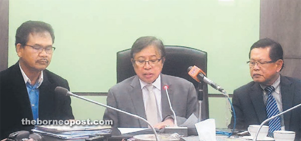 Abang Johari (centre), flanked by Assistant Minister for Tourism Datuk Lee Kim Shin (right) and permanent secretary to the Ministry of Tourism, Arts and Culture Datu Ik Pahon Joyik, fields questions from the press. (File photo)