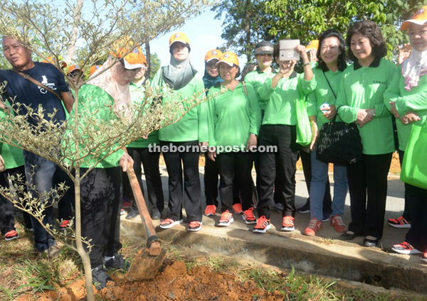 Jamilah planting a sapling to launch the park.