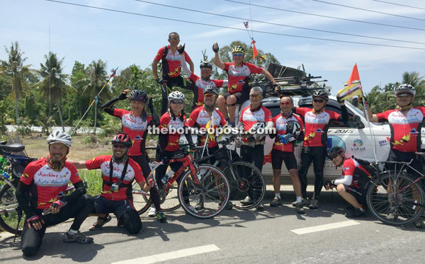 The team who traversed the Kuching-KK route on bicycle, in front of their support vehicle.