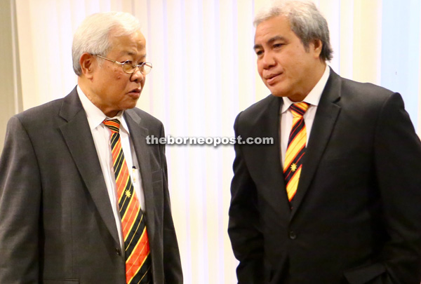 ON A SERIOUS NOTE: Youth and Sports and Solidarity Minister Dato Sri Michael Jawong (left) appears to be having a serious discussion with Industrial and Entrepreneur Development, Trade and Investment Minister Datuk Amar Awang Tengah Ali Hassan at the DUN complex.