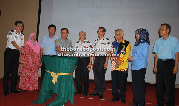 Rundi (fourth left) officiates at the ground breaking ceremony for the construction of the new building for the SJAM-KPS haemodialysis centre in Bintulu as Low (fifth right) and others look on.