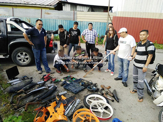 The arresting party with the suspects and the recovered stolen items. At left is ASP Austin.