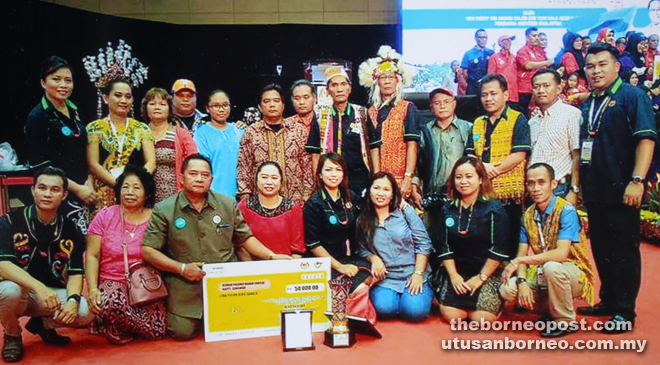Rumah Jambon residents pose with their award at the ceremony.