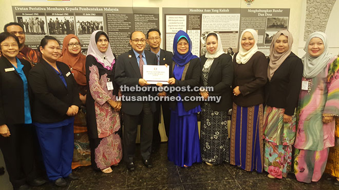 Fatimah (fifth right) receives a baby hatch proposal from Hafiz at the meeting.