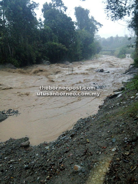 MUSIBAH ALAM: Keadaan banjir lumpur di Sungai Liwagu pada Selasa. 