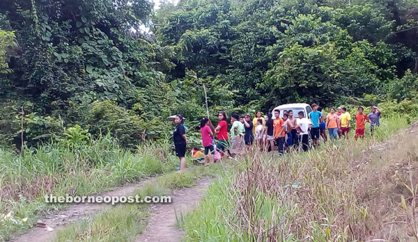 The villagers who are helping to look for the missing boy. — Photos courtesy of Bomba Limbang
