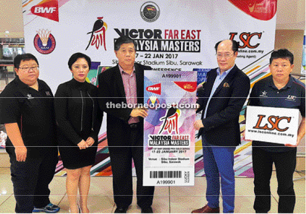 Ong (third left) and Sim holding a replica of the ticket for VFEMM while (from left) LEA Sports Centre senior operation manager Poh Siok Hoon, Sarawak Plaza operations manager Margaret Peter and LEA Sports Centre general manager Poh Hoon Siok look on during the press conference.