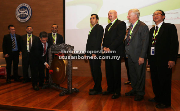 Abdul Hakim hits the gong to launch the conference. 