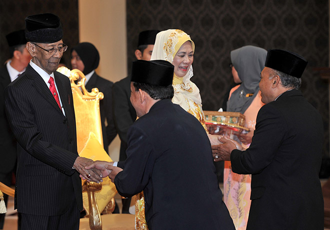 Tuanku Abdul Halim and Tuanku Hajah Aminah greet palace workers at the Istana Negara. — Bernama photo