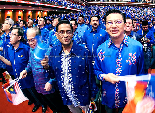 (From right) MCA president Datuk Seri Liow Tiong Lai, MIC president Datuk Seri Dr S Subramaniam, PBB senior vice-president Datuk Amar Douglas Uggah Embas, SUPP president Datuk Dr Sim Kui Hian and Gerakan president Datuk Seri Mah Siew Keong at the 2016 Umno General Assembly at the Dewan Merdeka, Putra World Trade Centre in Kuala Lumpur. — Bernama photo