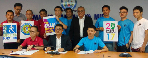 Yii (standing fourth right), Wong as well as Ling (third and fourth left) witnessing the signing of MoU by representatives of the (seated from left) Miri Marathon Association, Borneo International Marathon (represented by Jee) and Kuching Marathon Association.