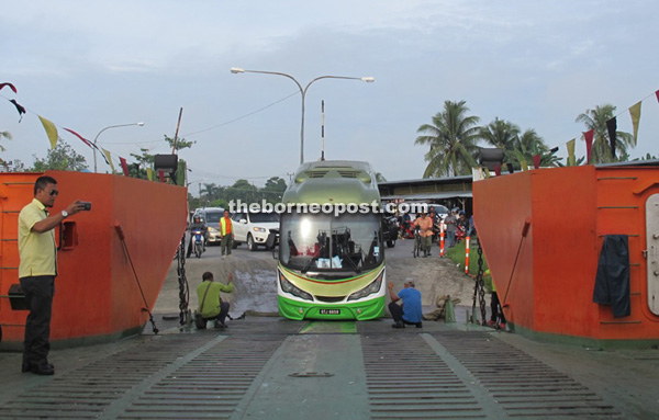 The bus facing difficulty to drive onto the ferry due to its low undercarriage.